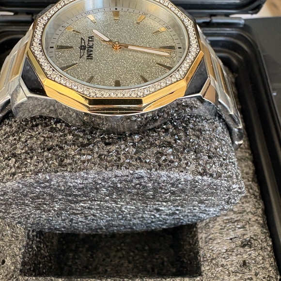 Invicta Speedway Men's Watch With Hard Case- 42mm, Gold, Steel (49126) - Picture 4 of 6